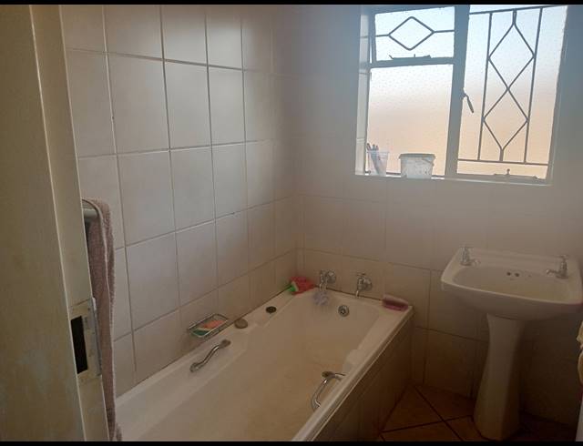 2 BEDROOM SECTIONAL TITLE FOR SALE IN BERTON PARK
